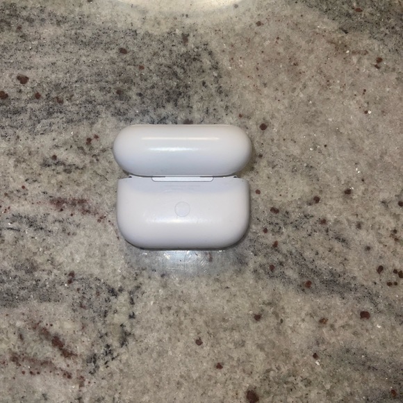 AirPod pros - Picture 2 of 4